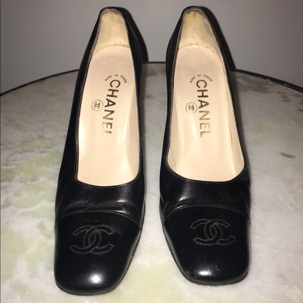 Chanel Pumps with Logo